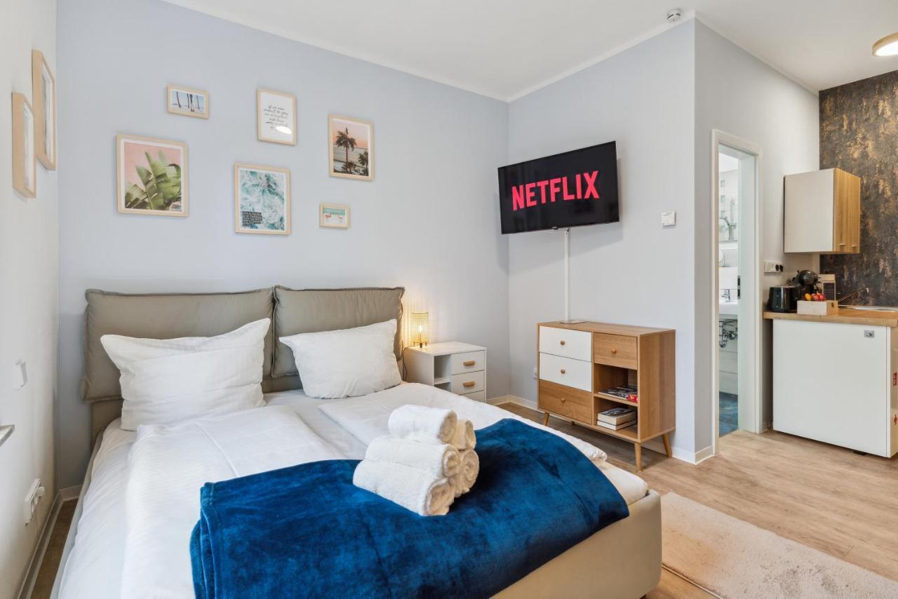 Vorstadtoase - 2 Personen - Eichwalde, Naehe Ber - Queensize-Bett, Netflix, Parken エクステリア 写真